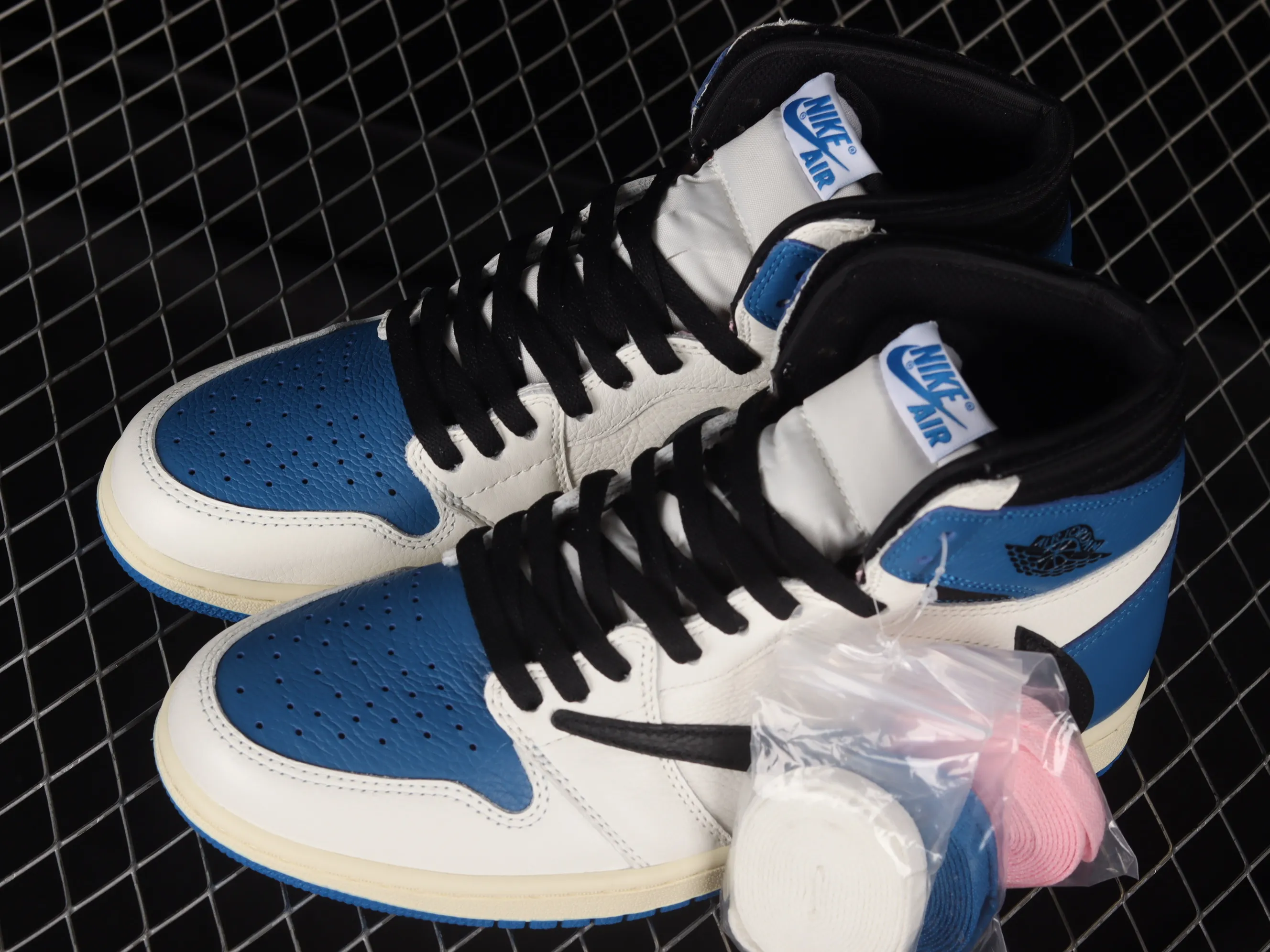 All Categories Air Jordan Jordan Series Basketball Shoes Air Jordan 1 High LW Version Travis Scott x Air Jordan 1 High OG AJ1 Lightning Overhead DH3227-105